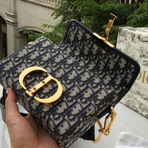 30 Montaigne Box Bag